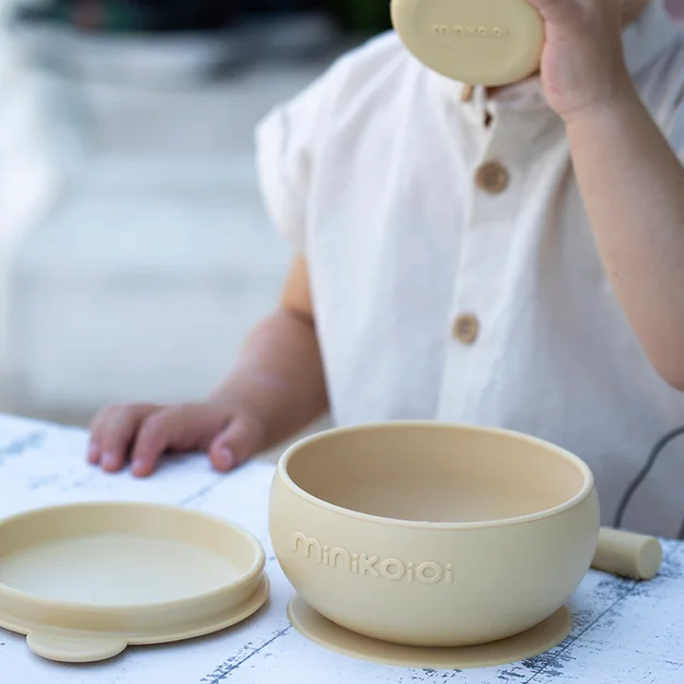 Set de Bowl con tapa, cuchara y vasito. - Image 4